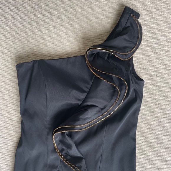 CACHE One Shoulder Zipper Detail‎ Ruffle Black Satin Mini Dress - Picture 9 of 10